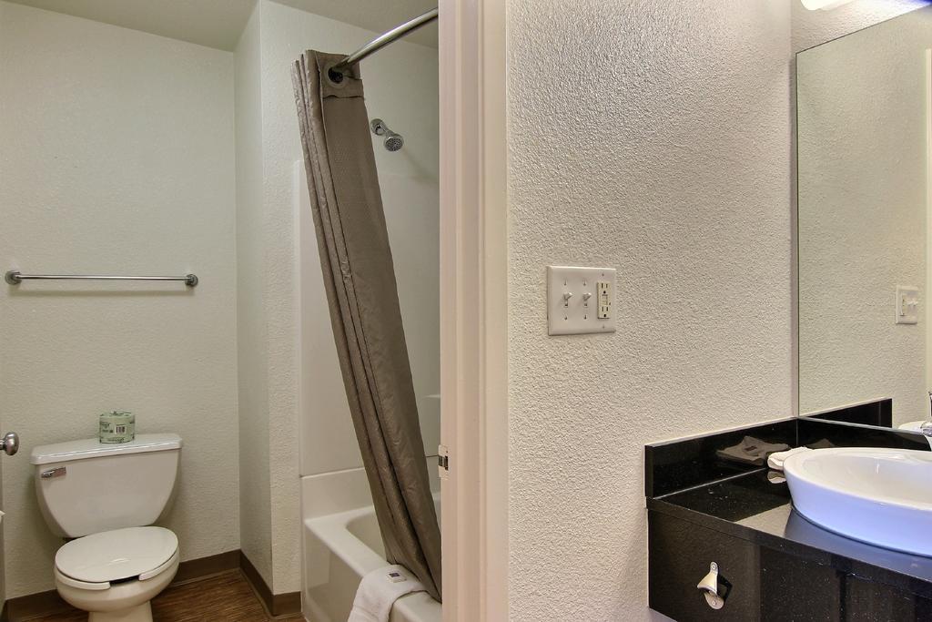 Motel 6-Bismarck, Nd Bilik gambar