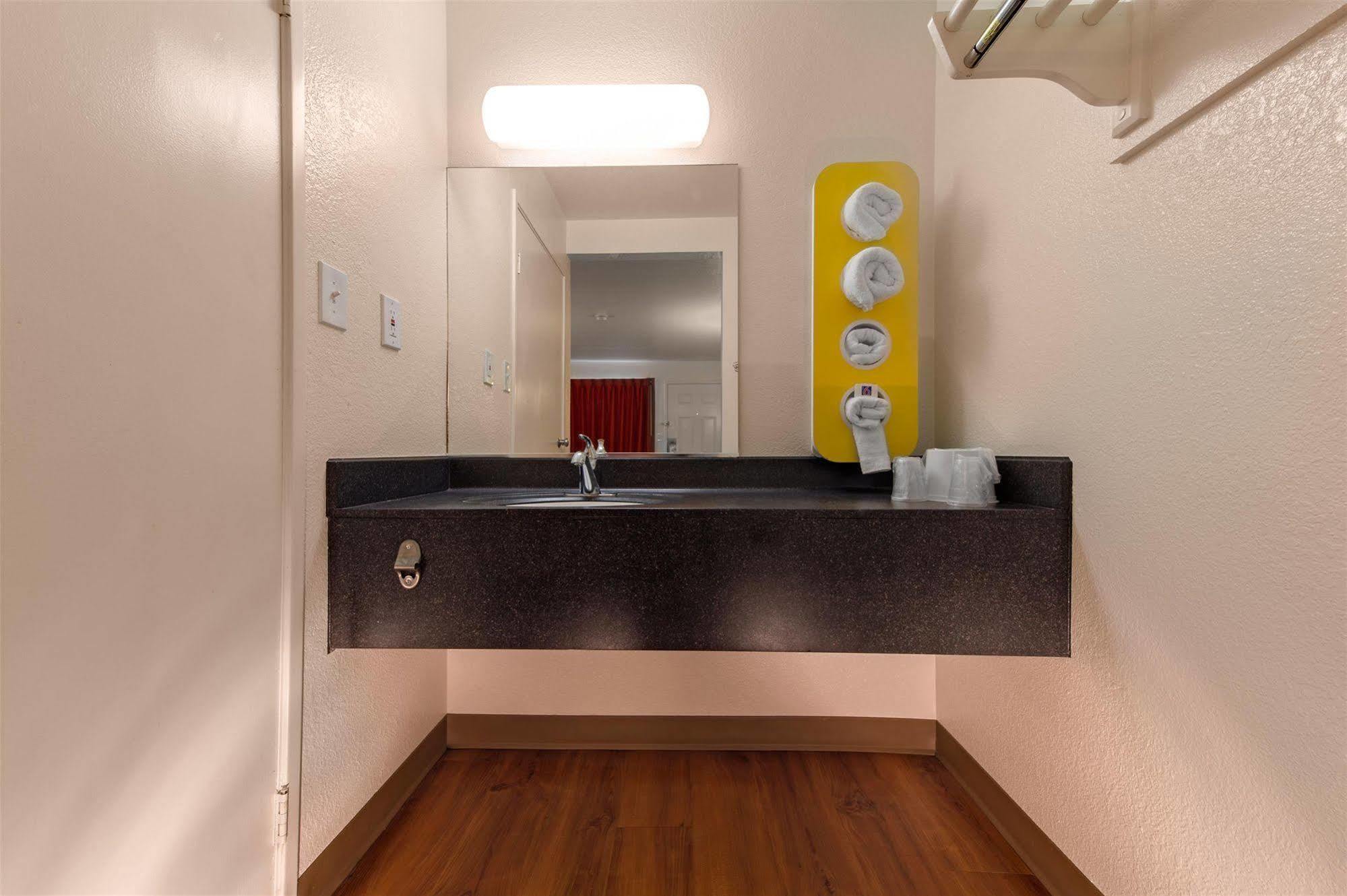 Motel 6-Bismarck, Nd Luaran gambar
